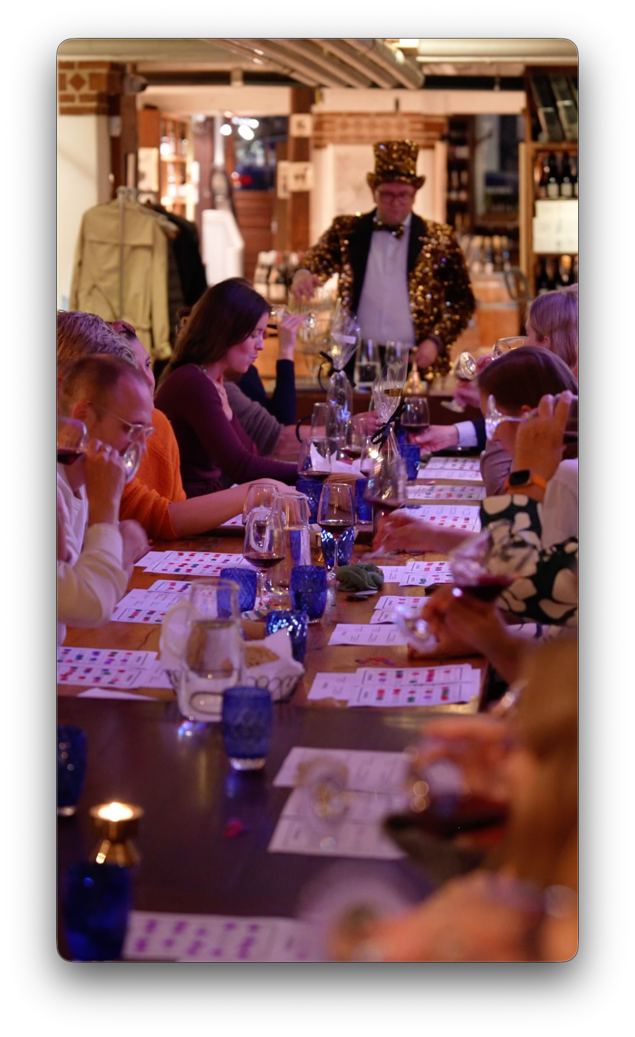 Gæster til Vin &amp; Bingo hos Otto Suenson