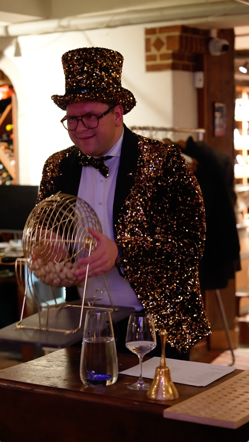 Værten til Vin &amp; Bingo